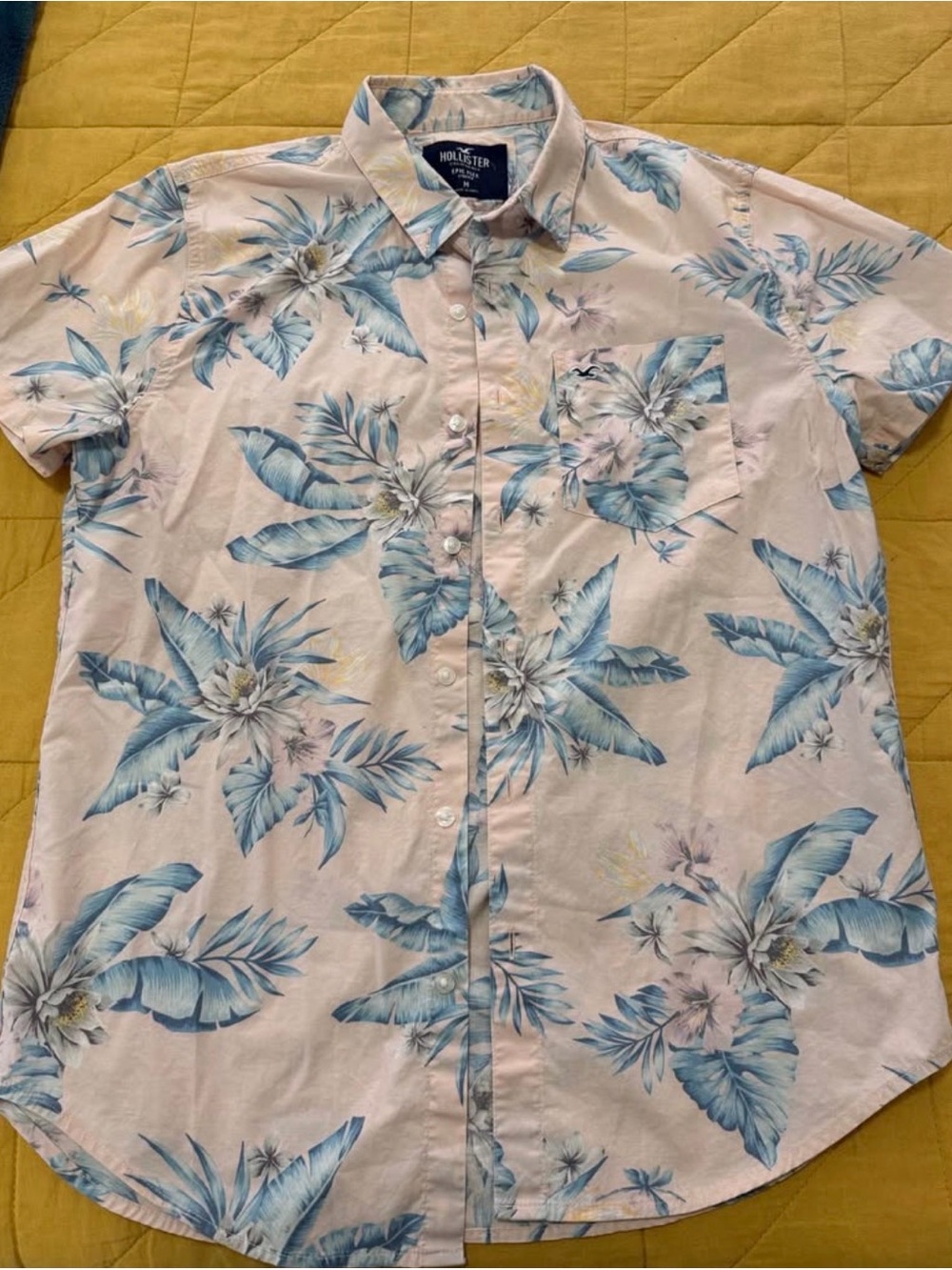 Hollister Men's Pale Pink Short-Sleeve Floral Button-Down Shirt